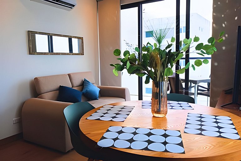 Brand New, 3blocks from Walled C, Stunning Views