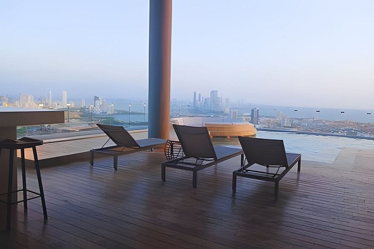 Brand New, 3blocks from Walled C, Stunning Views