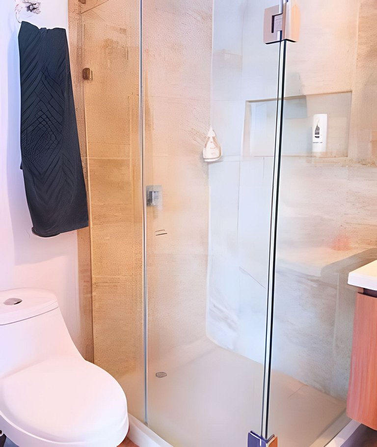 Brand New, 3blocks from Walled C, Stunning Views