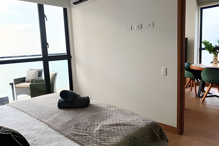 Brand New, 3blocks from Walled C, Stunning Views