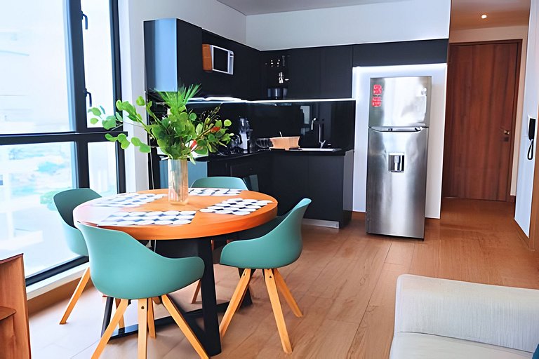 Brand New, 3blocks from Walled C, Stunning Views