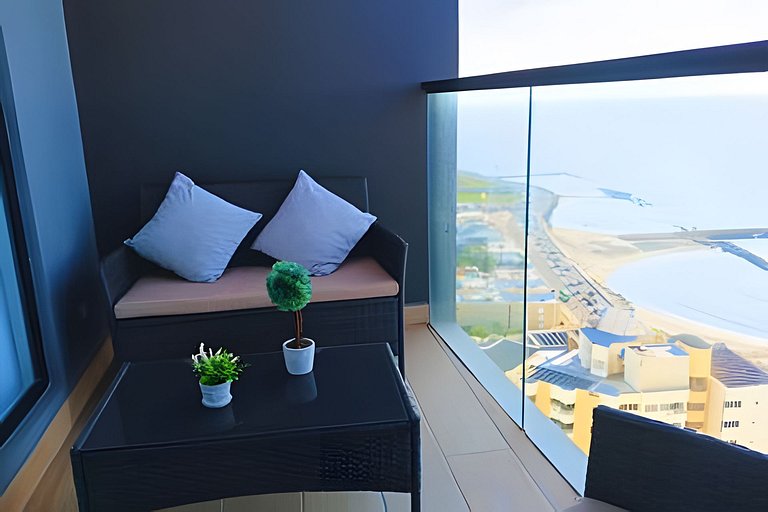 Brand New, 3blocks from Walled C, Stunning Views