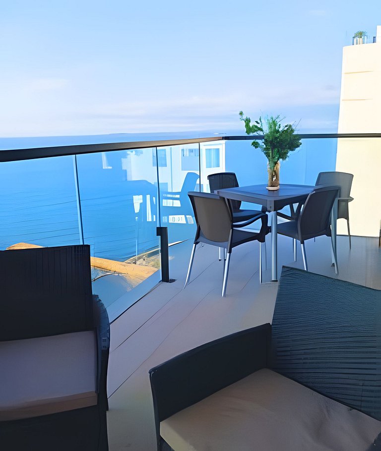 Brand New, 3blocks from Walled C, Stunning Views