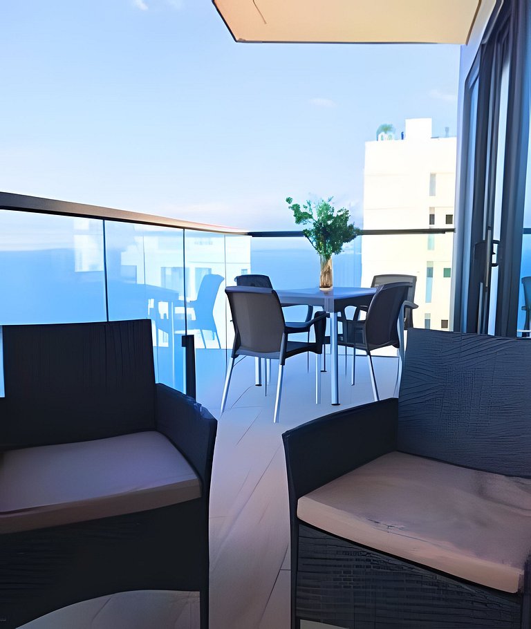 Brand New, 3blocks from Walled C, Stunning Views