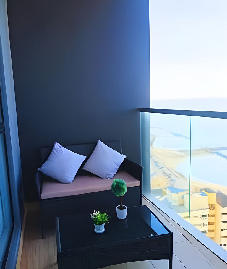 Brand New, 3blocks from Walled C, Stunning Views