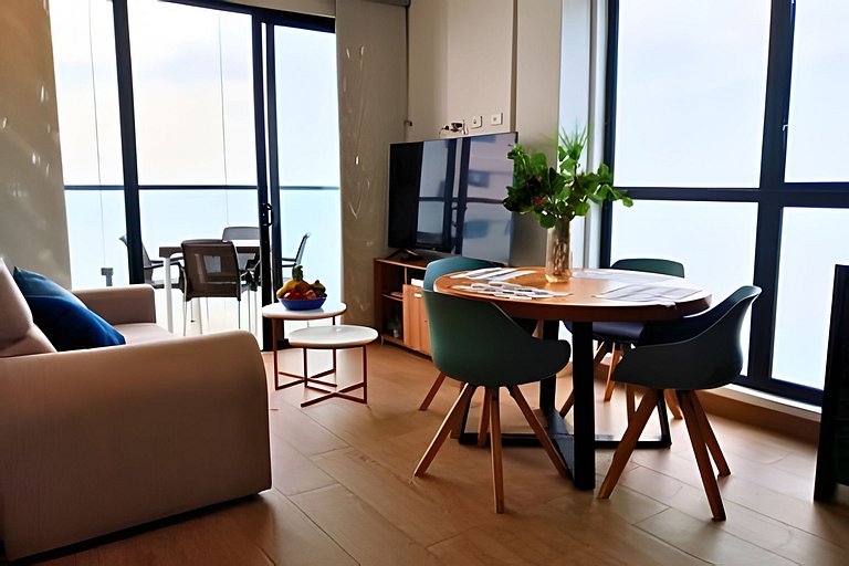Brand New, 3blocks from Walled C, Stunning Views