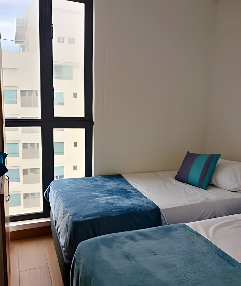 Brand New, 3blocks from Walled C, Stunning Views