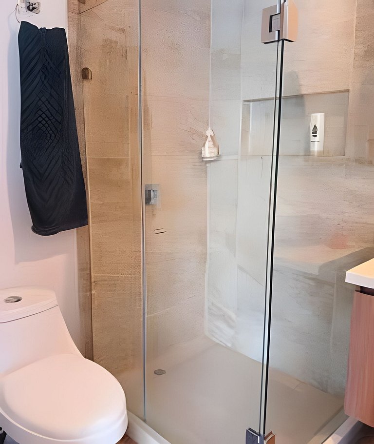 Brand New, 3blocks from Walled C, Stunning Views