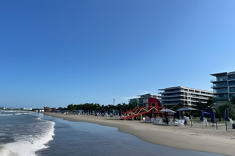 Lujo y privacidad, Vista  y salida directa al mar!