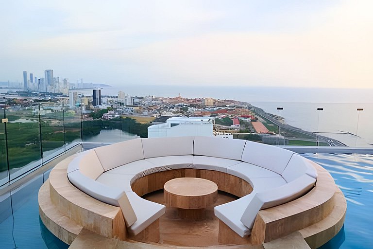 Luxury Apartment with Ocean y Walled City Views