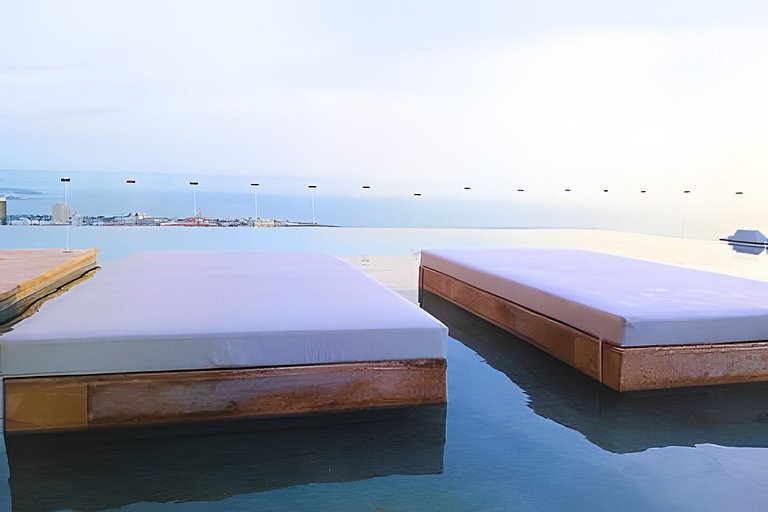 Luxury Apartment with Ocean y Walled City Views