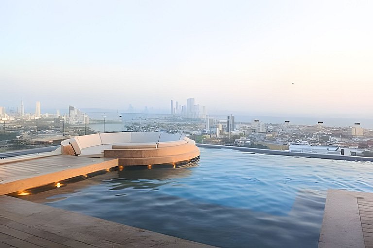 Luxury Apartment with Ocean y Walled City Views