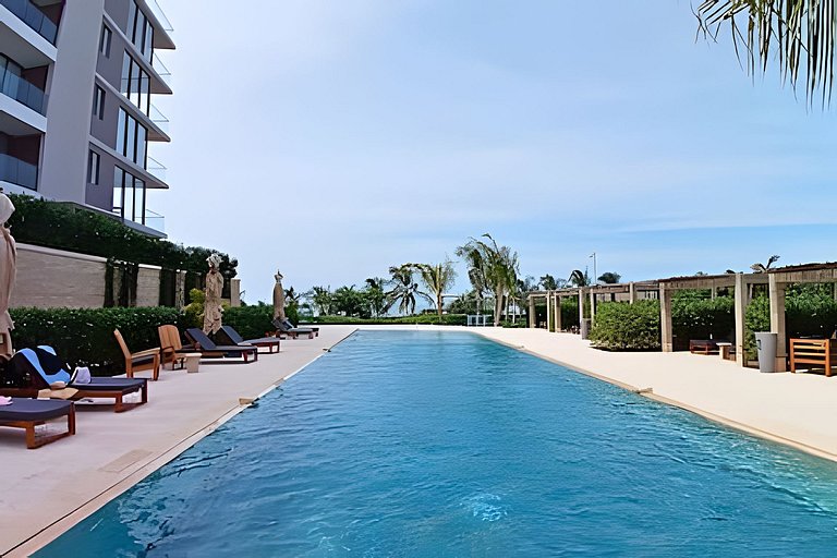Lujoso, último piso con salida directa a la playa