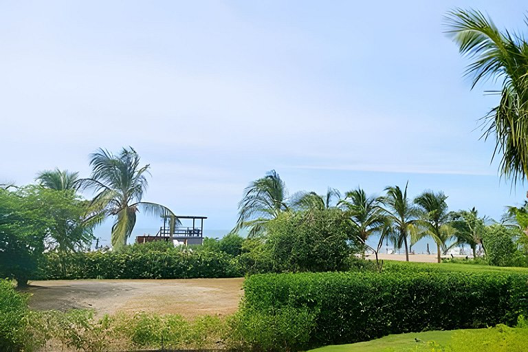 Lujoso, último piso con salida directa a la playa