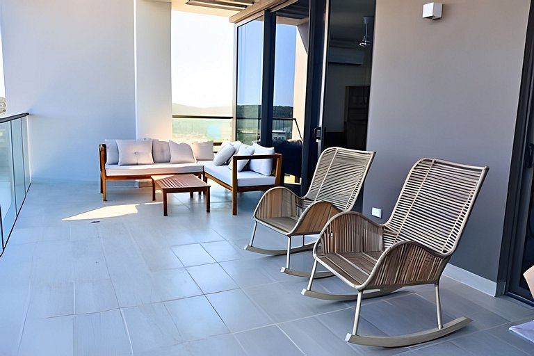 Lujoso, último piso con salida directa a la playa