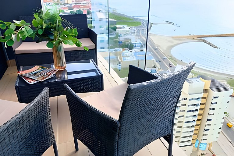 Oceanfront Gem by Walled City, Spectacular Views