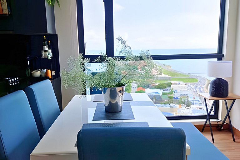 Oceanfront Gem by Walled City, Spectacular Views