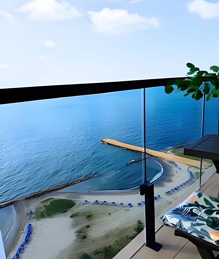 Oceanfront Gem by Walled City, Spectacular Views