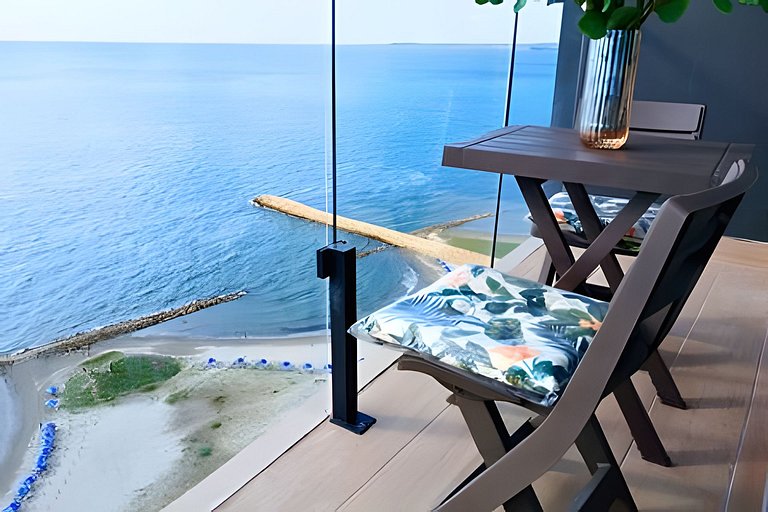 Oceanfront Gem by Walled City, Spectacular Views