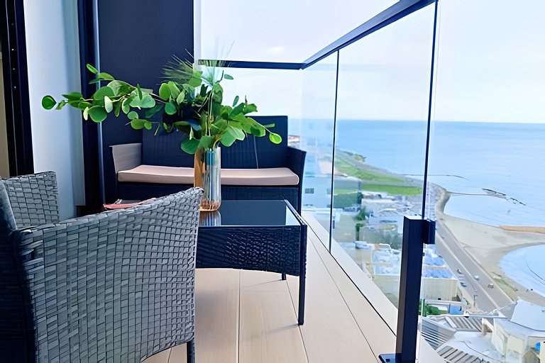 Oceanfront Gem by Walled City, Spectacular Views