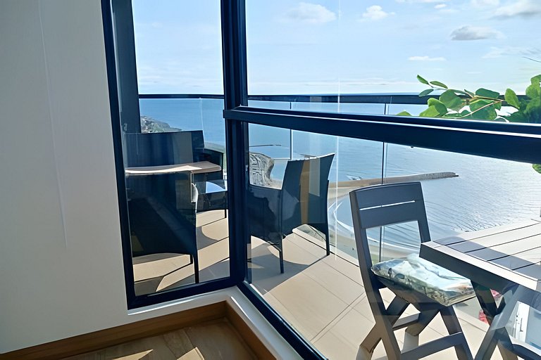 Oceanfront Gem by Walled City, Spectacular Views