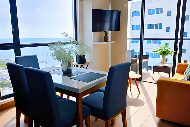 Oceanfront Gem by Walled City, Spectacular Views