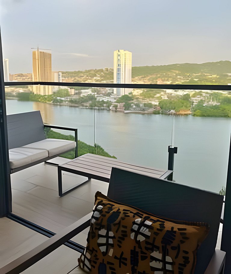 New Gem, 2B, 4 blocks from Center Amazing Views