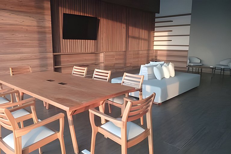 New Gem, 2B, 4 blocks from Center Amazing Views
