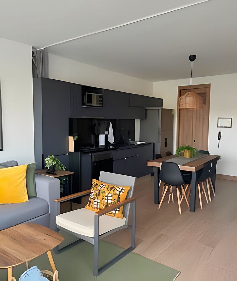 New Gem, 2B, 4 blocks from Center Amazing Views