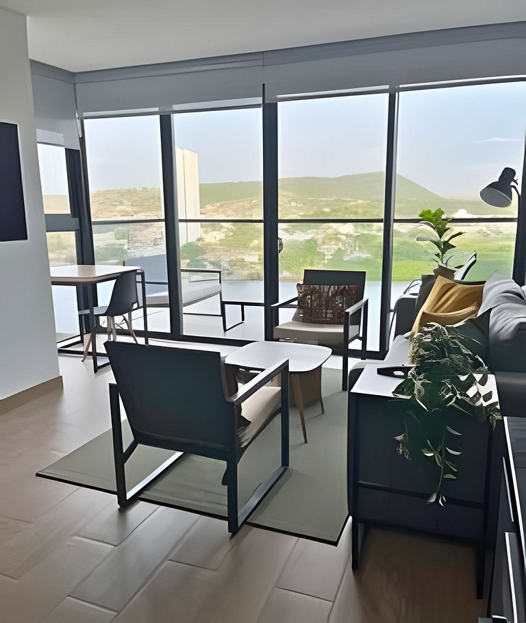 New Gem, 2B, 4 blocks from Center Amazing Views