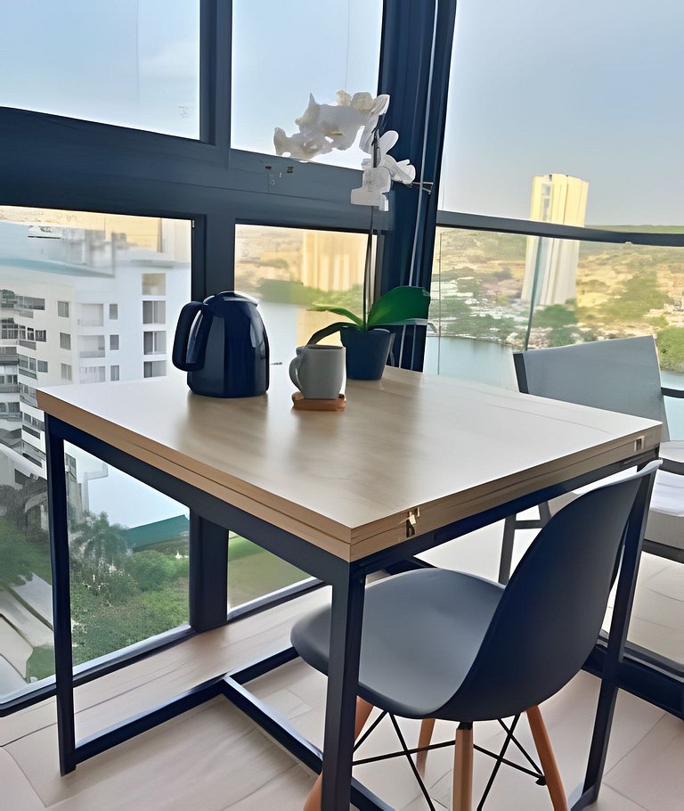 New Gem, 2B, 4 blocks from Center Amazing Views