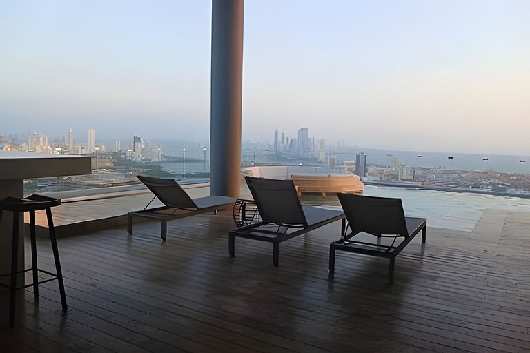 New Gem, 2B, 4 blocks from Center Amazing Views