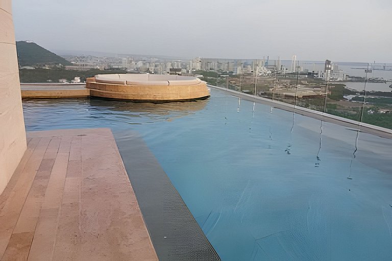 New Gem, 2B, 4 blocks from Center Amazing Views