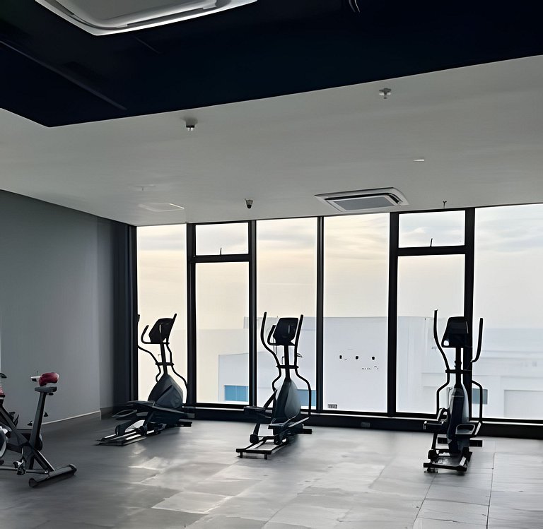 New Gem, 2B, 4 blocks from Center Amazing Views