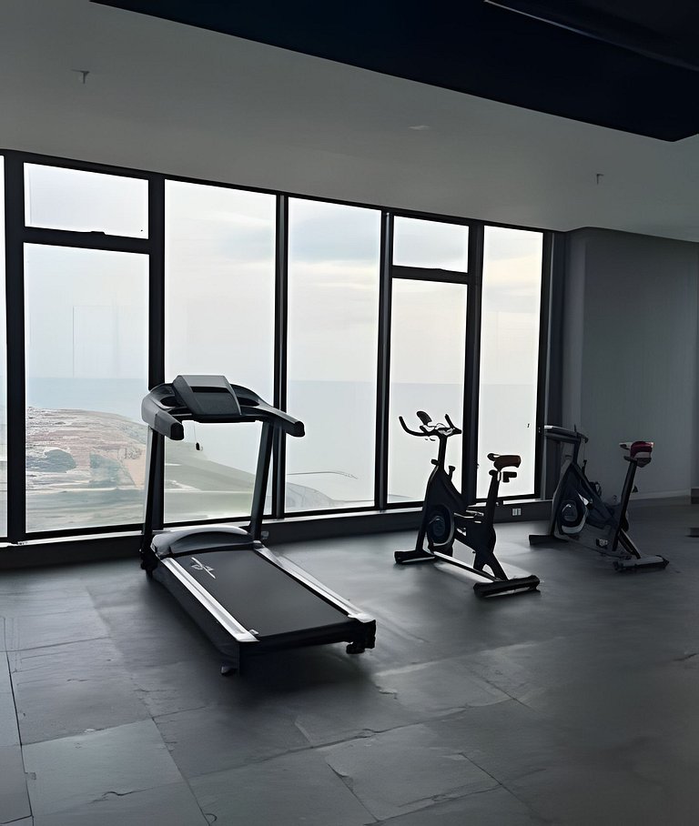 New Gem, 2B, 4 blocks from Center Amazing Views