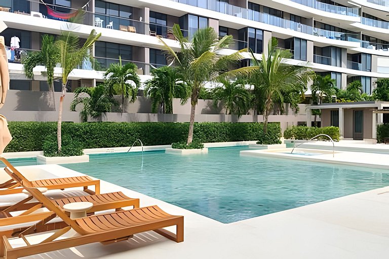 Lujoso Apto con Piscina y Terraza Privada