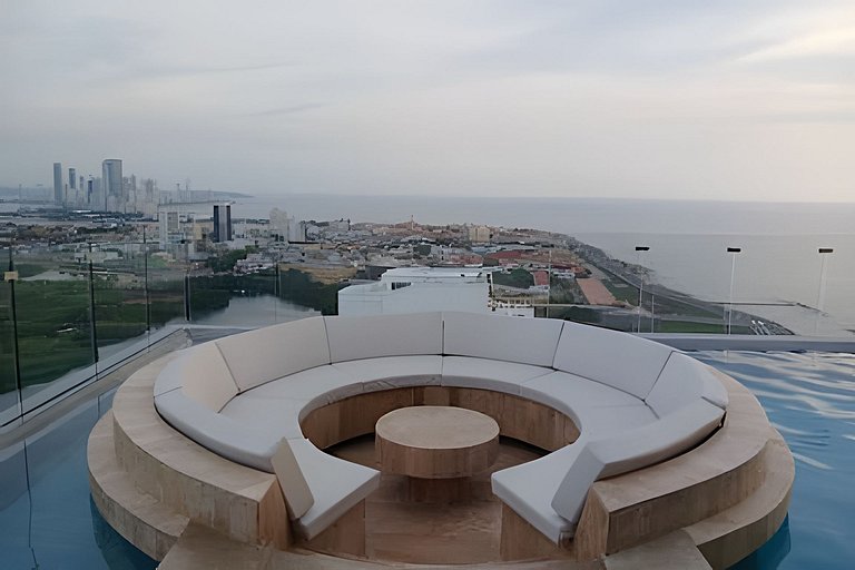 Stuning view to Walled city & Beach, King size bed