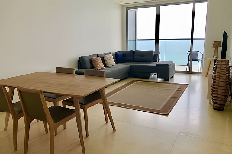 Breathtaking ocean view, central location