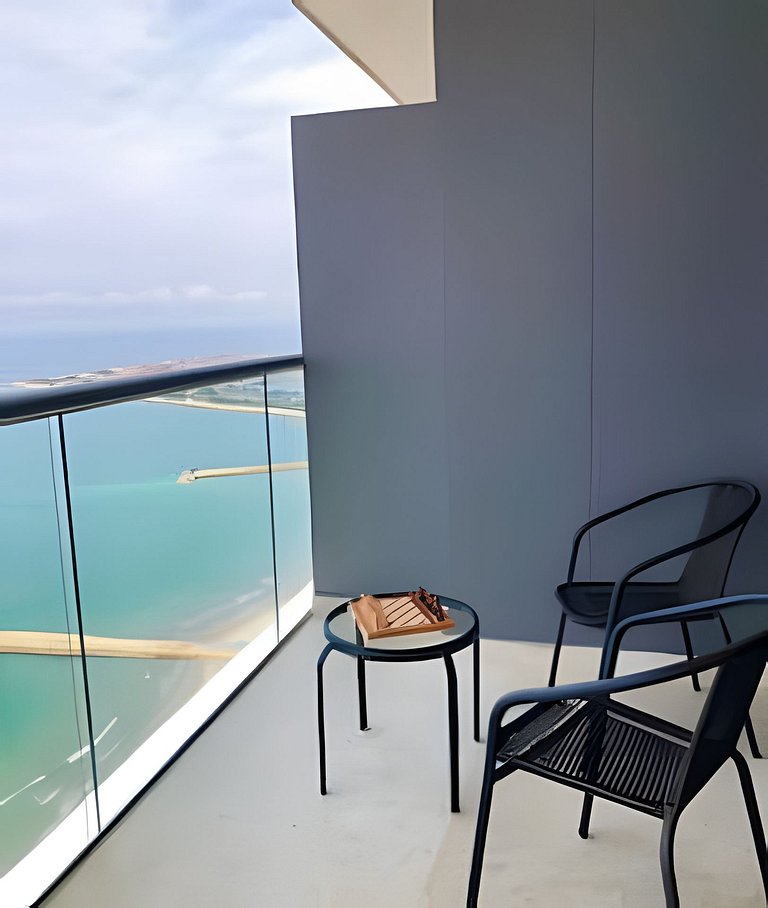 Breathtaking ocean view, central location