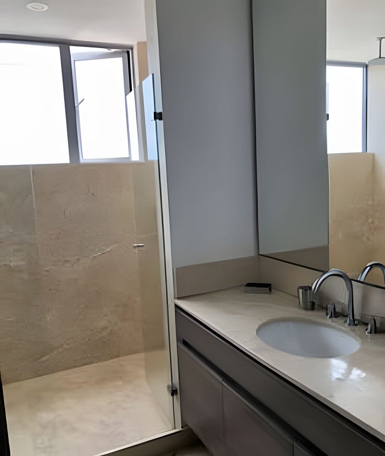 Breathtaking ocean view, central location
