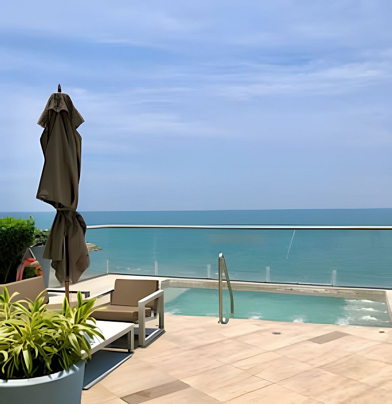 Breathtaking ocean view, central location