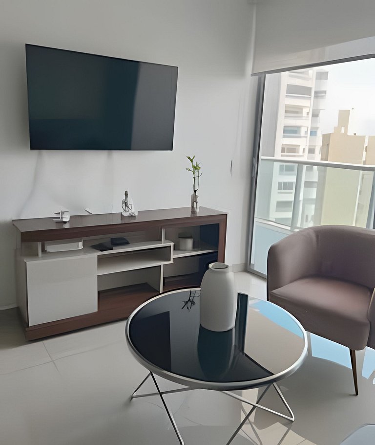 Chic Apartment Near It All