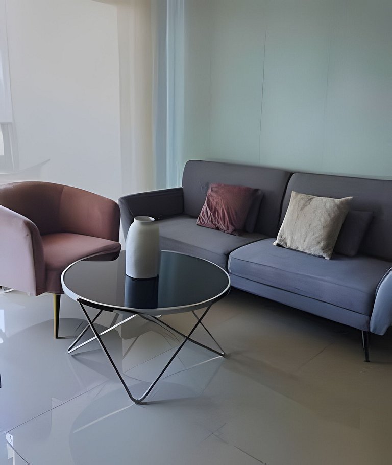 Chic Apartment Near It All