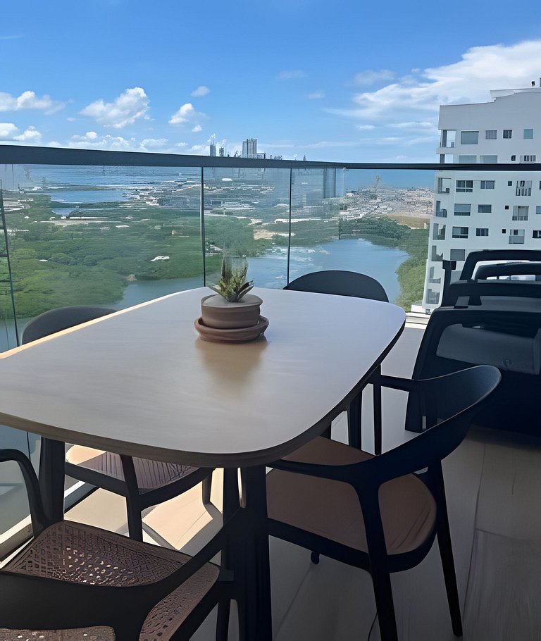 Brand New Apt Pool & City Views