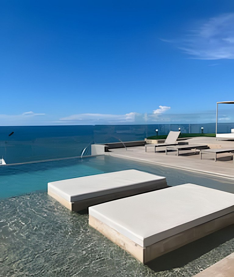 Brand New Apt Pool & City Views