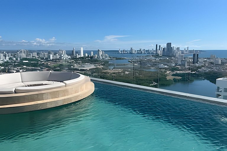 Brand New Apt Pool & City Views