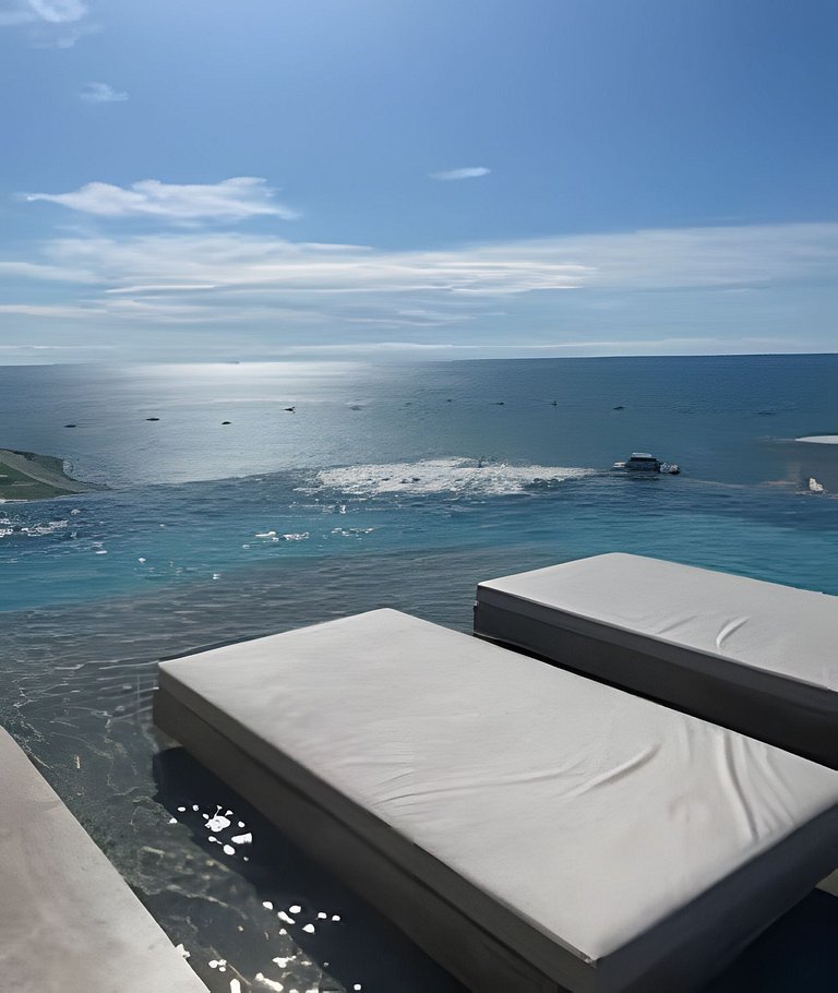 Brand New Apt Pool & City Views