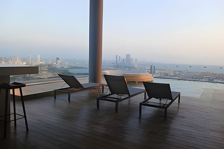 Stuning view to Walled city & Beach, King size bed