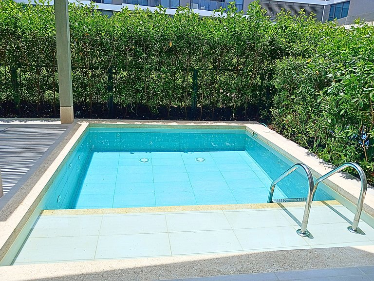 Lujoso Apto con Piscina Privada y salida a playa