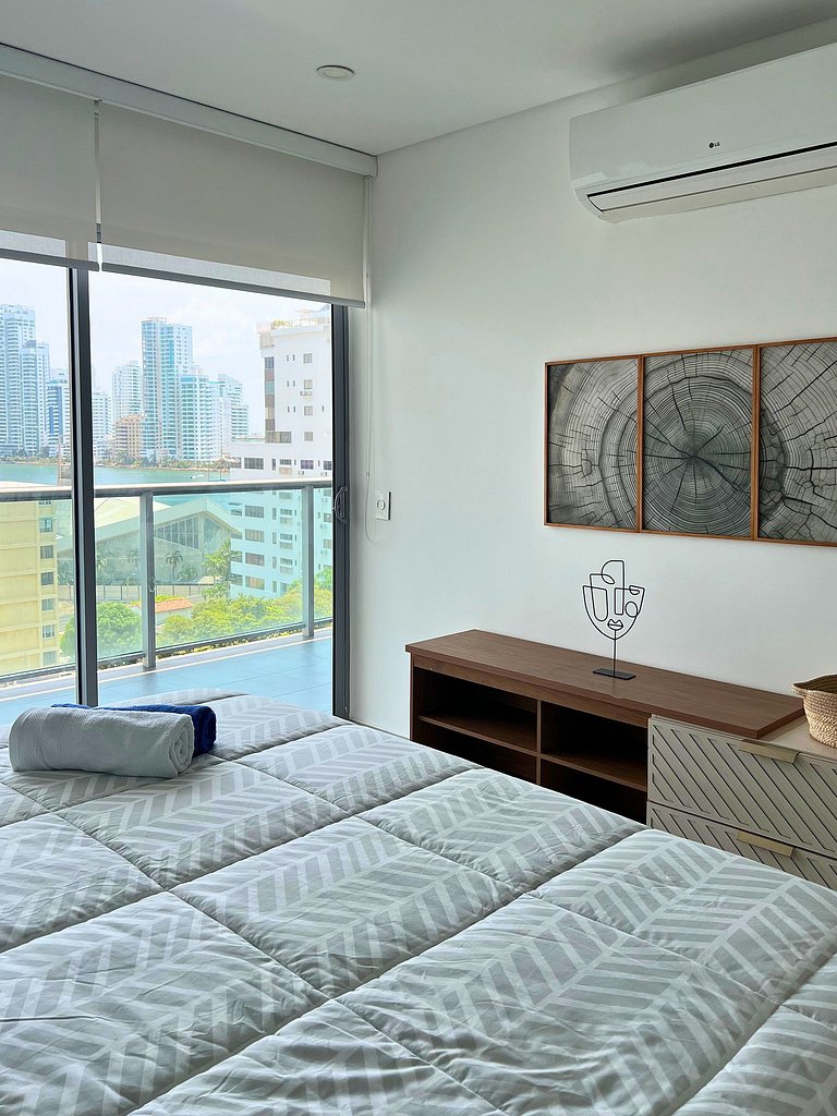 Chic Apartment Near It All